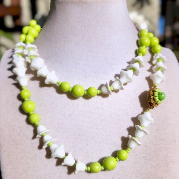 Miriam Haskell Jewelry - Vtg SIGNED Miriam Haskell Necklce White Milk Glass Green Enamel Tulip Flower